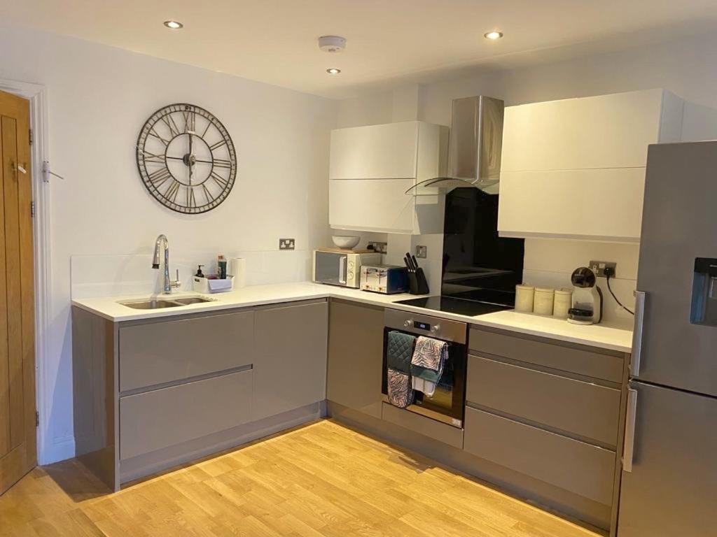 Bevendean Beach Hut - Modern 5 Bedroom House, With Parking Brighton Dış mekan fotoğraf