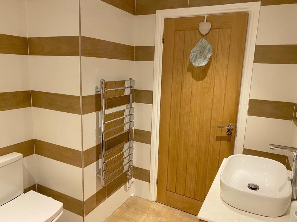 Bevendean Beach Hut - Modern 5 Bedroom House, With Parking Brighton Dış mekan fotoğraf